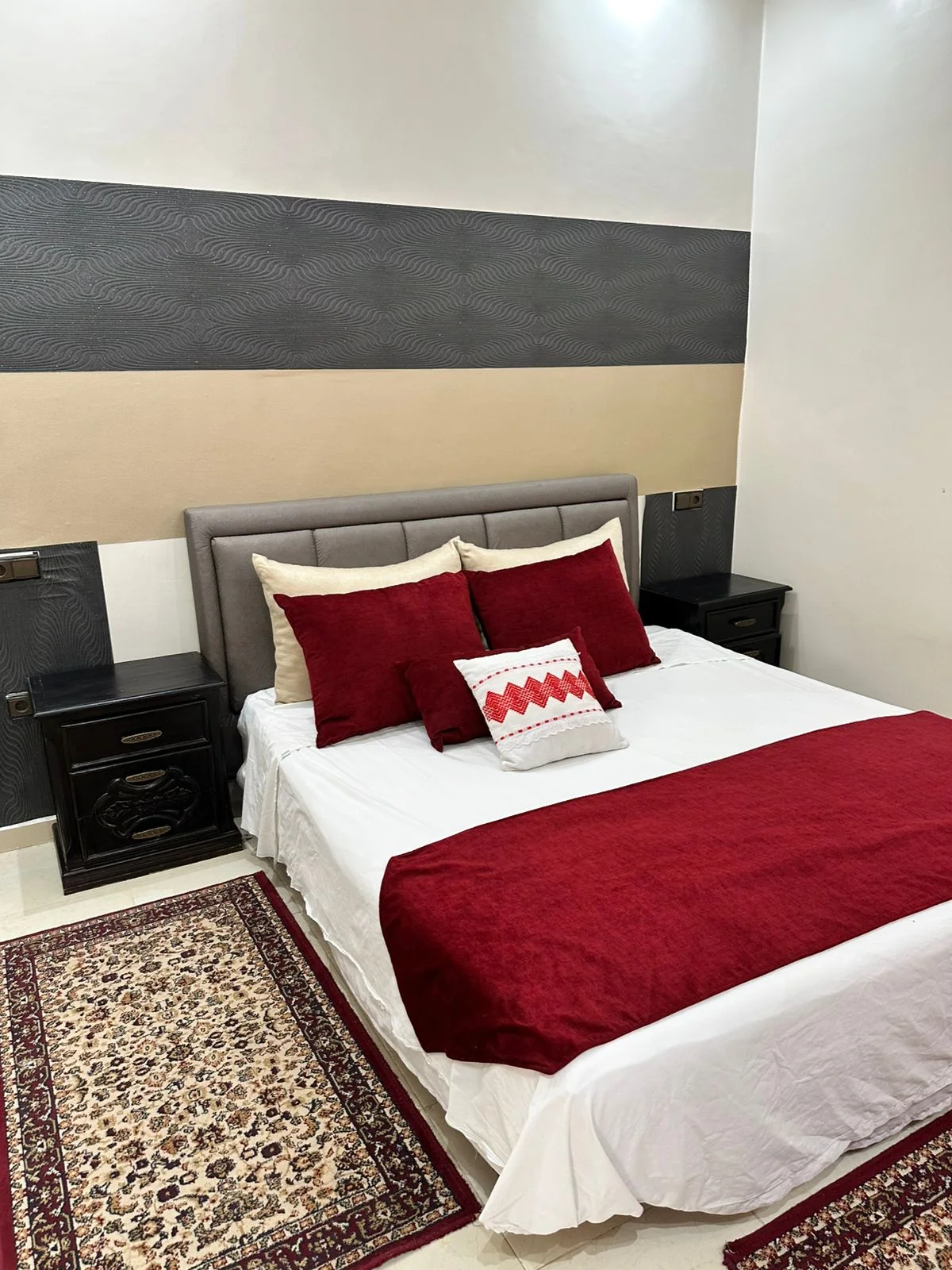 Villa Jenane Rabia — Détail de la chambre rouge